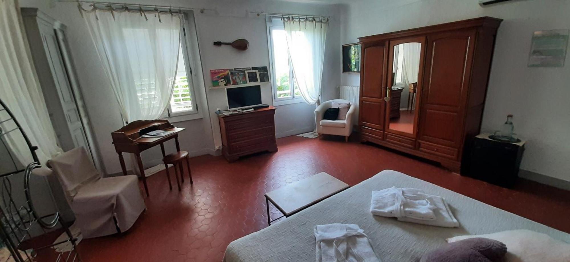 Bed And Breakfast La Grande Lauzade Le Luc Ruang foto