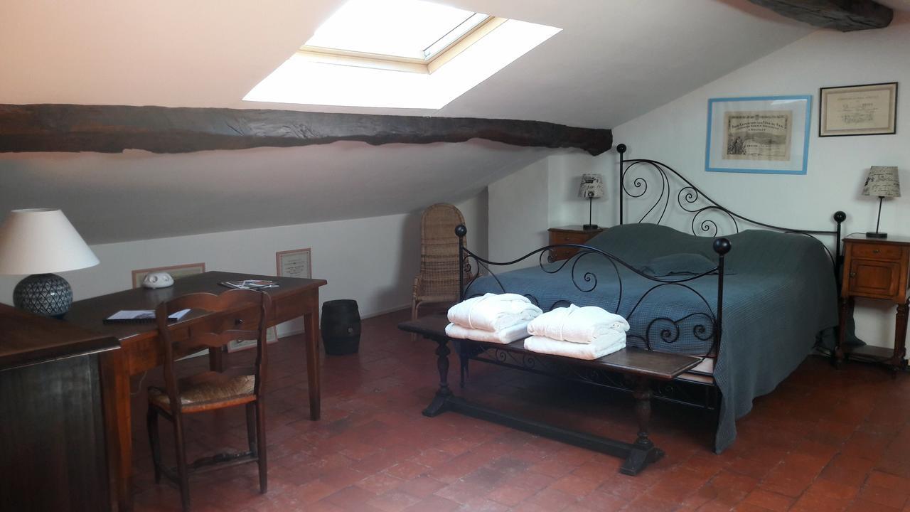 Bed And Breakfast La Grande Lauzade Le Luc Bagian luar foto